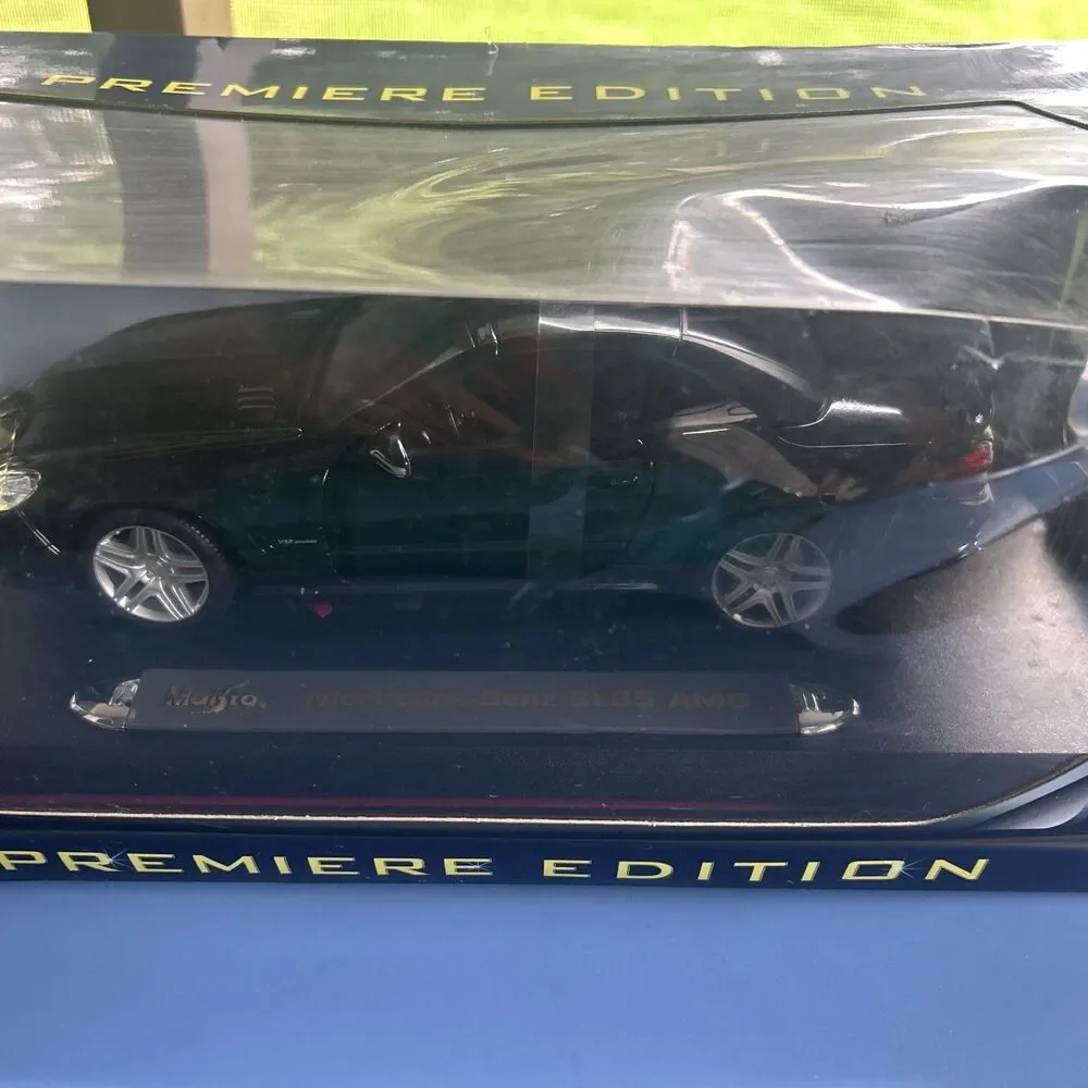 Maisto Premiere Edition 1:18 Scale Diecast Mercedes Benz SL65 AMG New In Box